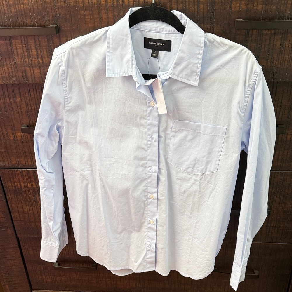Banana Republic factory women’s light Blue button down Shirt size small nwt